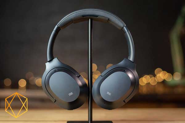 Noise canceling headphones خرید هدیه روز خبرنگار + راهنمای انتخاب {ایده های کاربردی} هدفون حذف نویز
