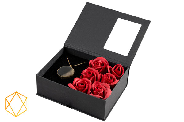 Gold and silver gifts for women بهترین هدیه برای معذرت خواهی: چطور با یک کادو دلش را به دست بیاوریم؟ هدیه طلا و نقره برای معذرت خواهی از خانم