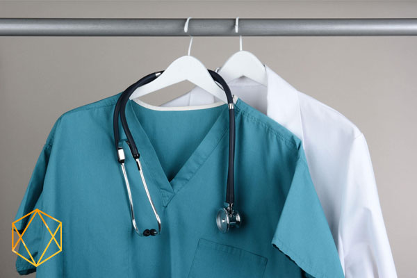 Medical clothing بهترین کادو برای دانشجوی پزشکی چیست؟ 14 پیشنهاد + نکات انتخاب لباس پزشکی